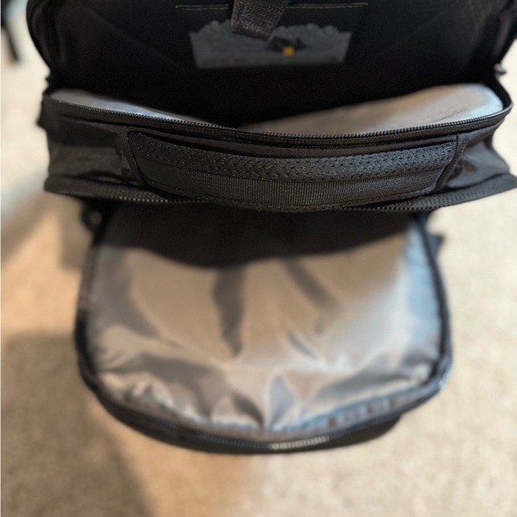 NWT The North Face Unisex Recon Day Travel Hike Student Backpack - Black - Picture 8 of 8
